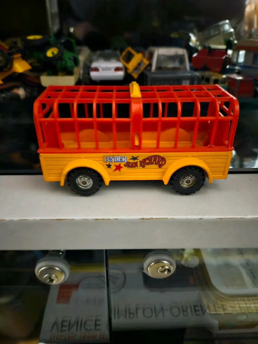 Corgi Circus Trailer - Image 1