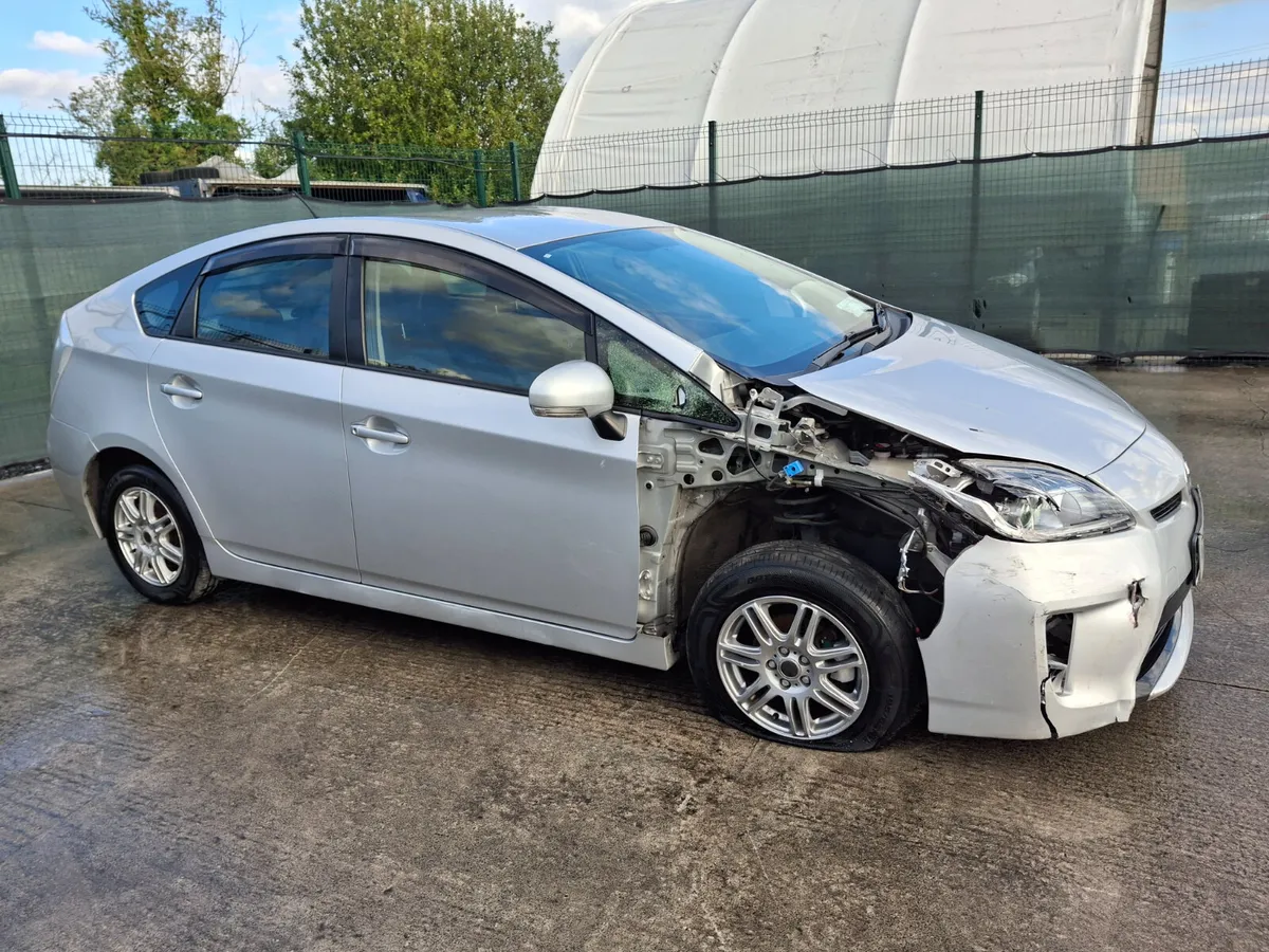 2014 Toyota Prius  1.8 Hybrid  Petrol  Automatic - Image 4