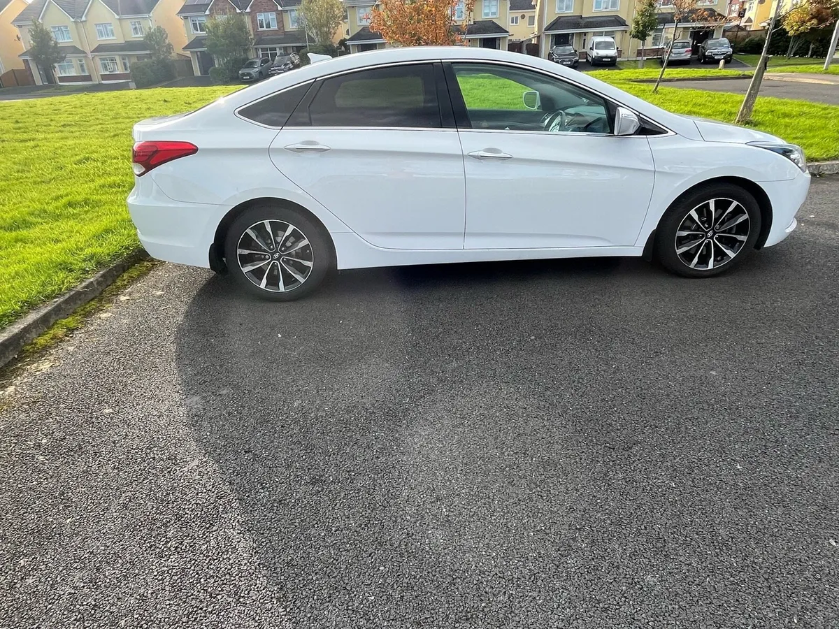 2015 Hyundai i40 executive model 1.7 diesel - Image 2