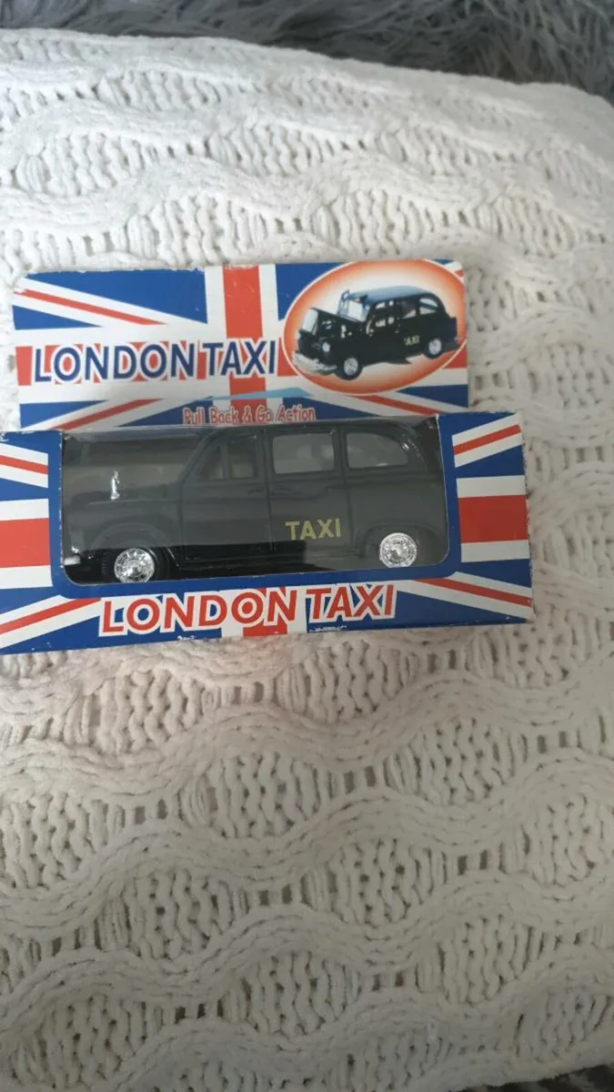 LONDON PUSH BACK TAXI