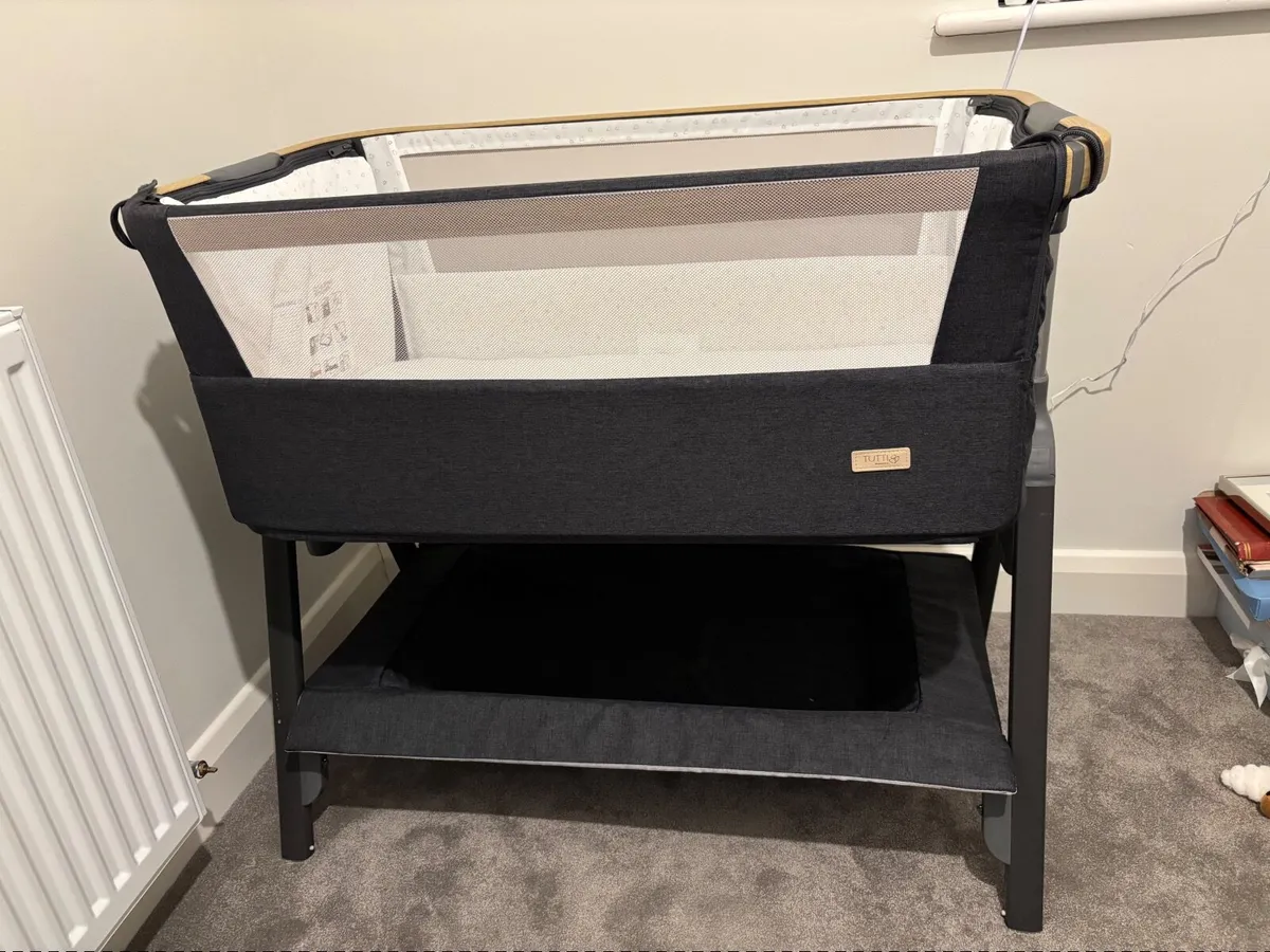 Tutti Bambini CoZee Lite Bedside Crib Grey and Oak - Image 3