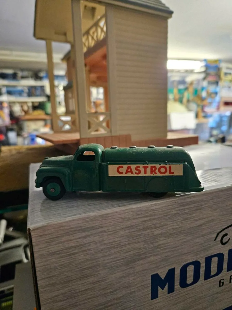 Dinky Castrol Oil Truck - Image 3