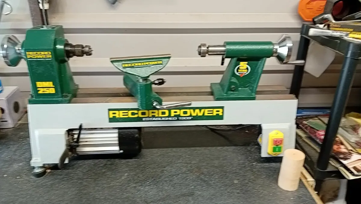 Record DML250 woodturning laith - Image 2