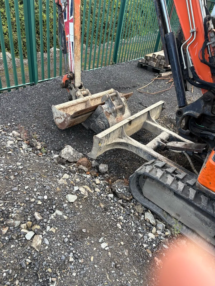 2016 hitachi 33u-5a - Image 4