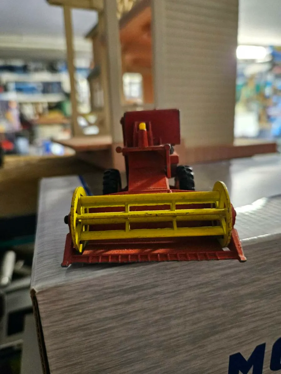 Matchbox Kingsize Combine Harvester - Image 1