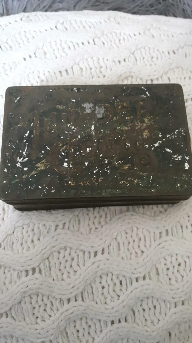 VINTAGE....TIN.. - Image 1