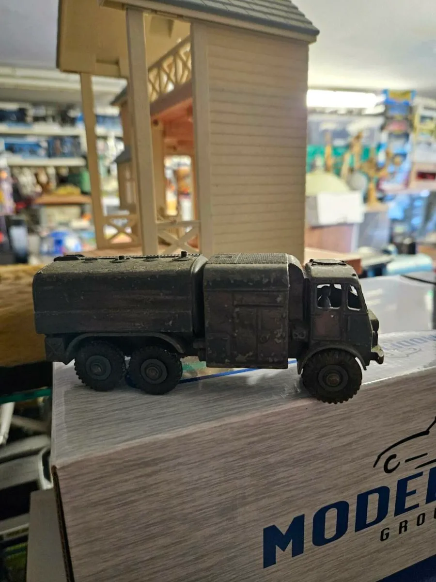 Dinky 1950's RAF Refuelling Tanker - Image 1