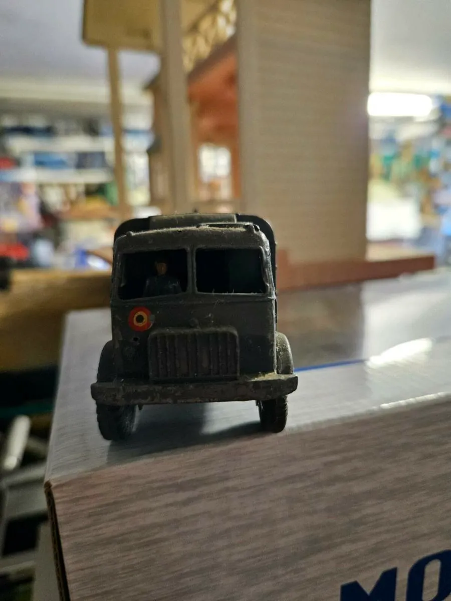 Dinky 1950's RAF Refuelling Tanker - Image 2