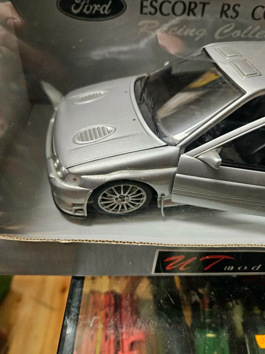 Corgi UT Ford Escort RS Cosworth 1.18 - Image 2