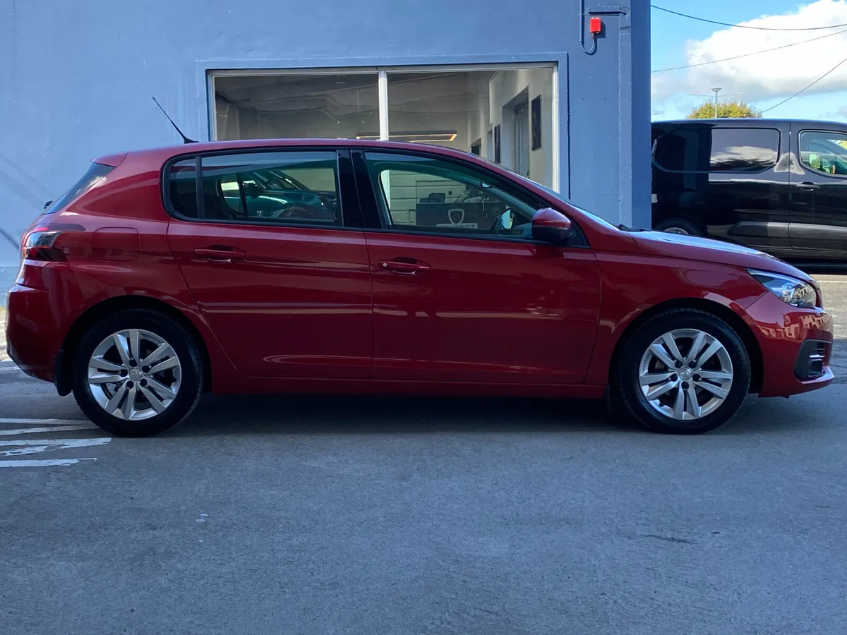 Peugeot 308 1.6 HDi 100bhp Active - Image 2