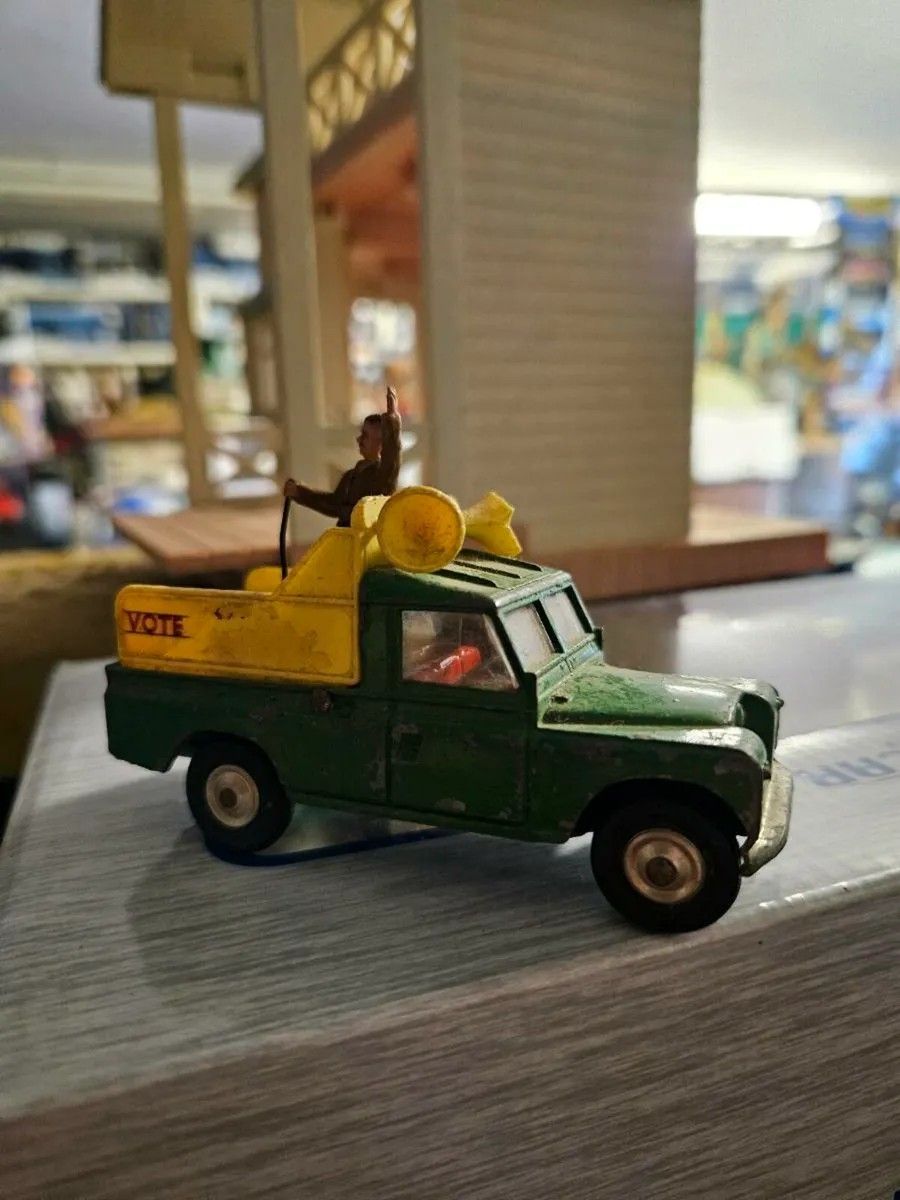 Corgi Landrover - Image 1