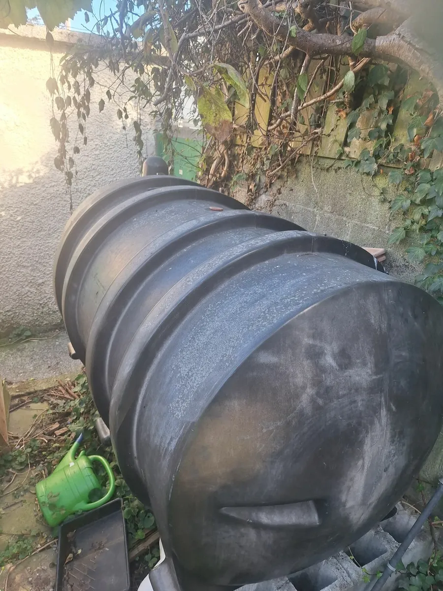 Oil tank