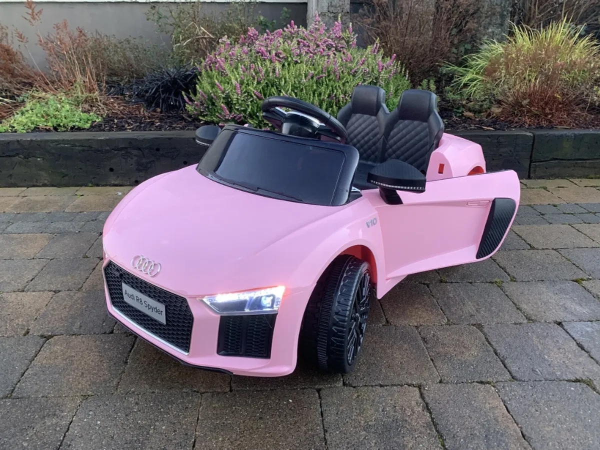 Free Delivery on Audi R8 Spyder Electric Cars - Image 1