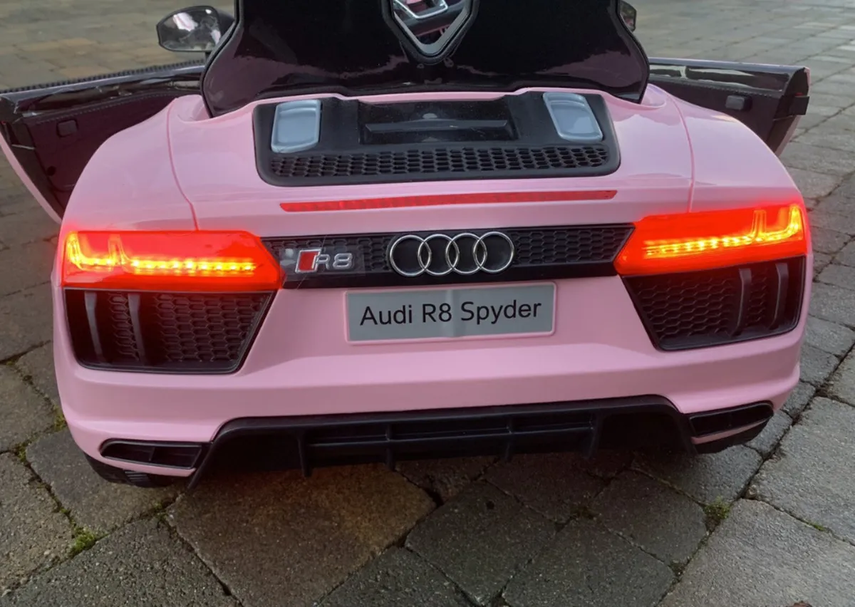 Free Delivery on Audi R8 Spyder Electric Cars - Image 3