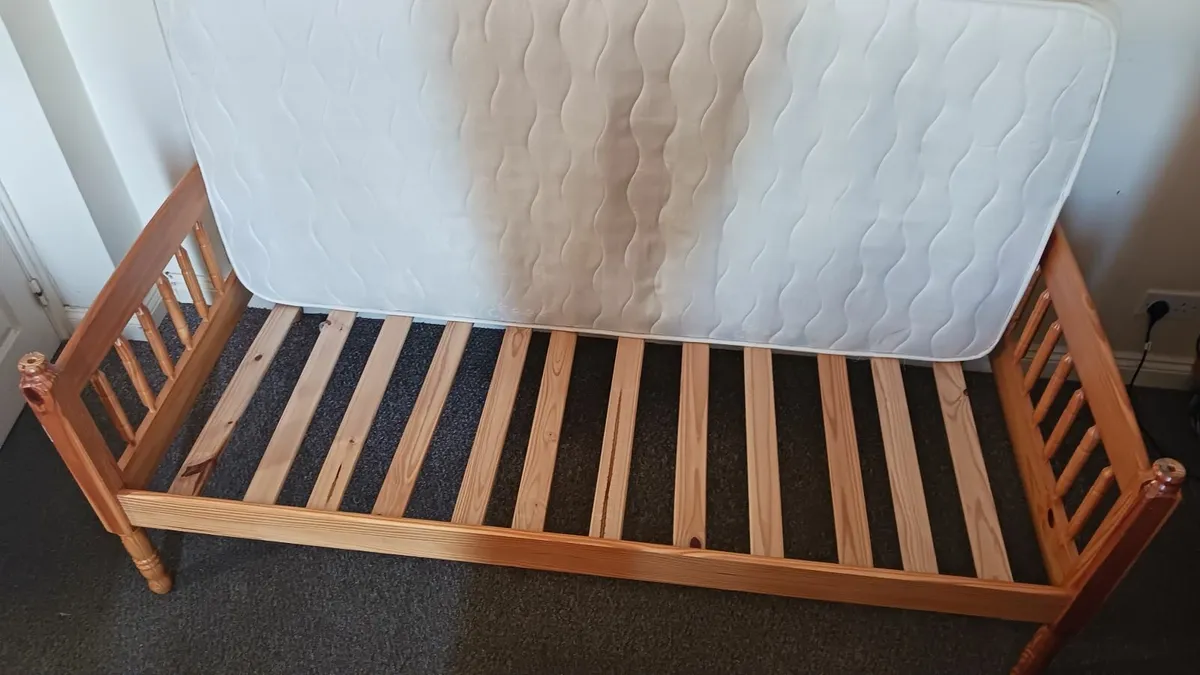 Wooden single bed - Image 2