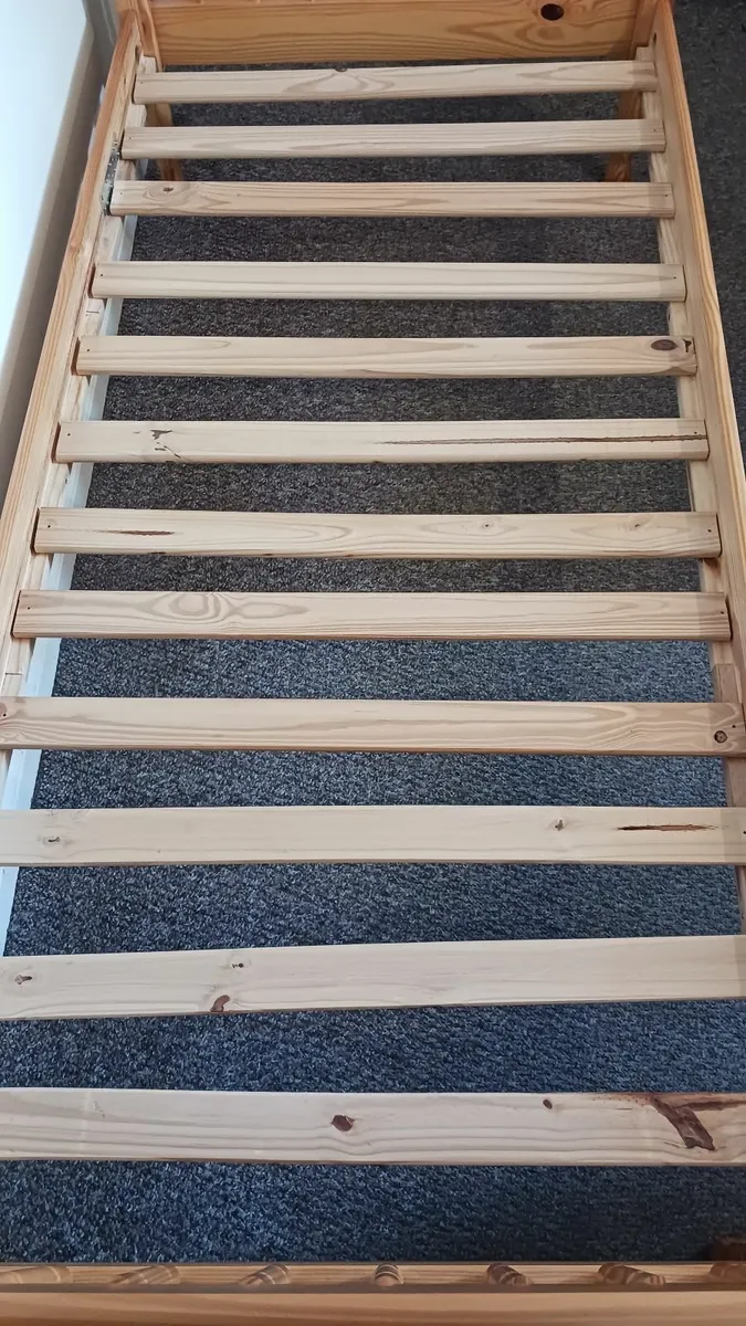 Wooden single bed - Image 4