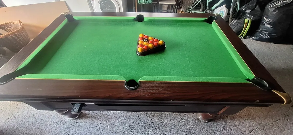 Pool table - Image 1