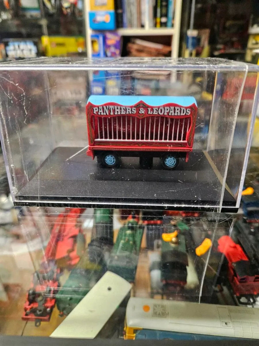 Corgi Oxford Chipperfields Circus Trailer