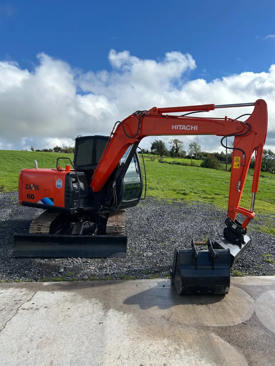 (2013) Hitachi Zaxis 60 C/W Hitch + x2 Buckets - Image 1