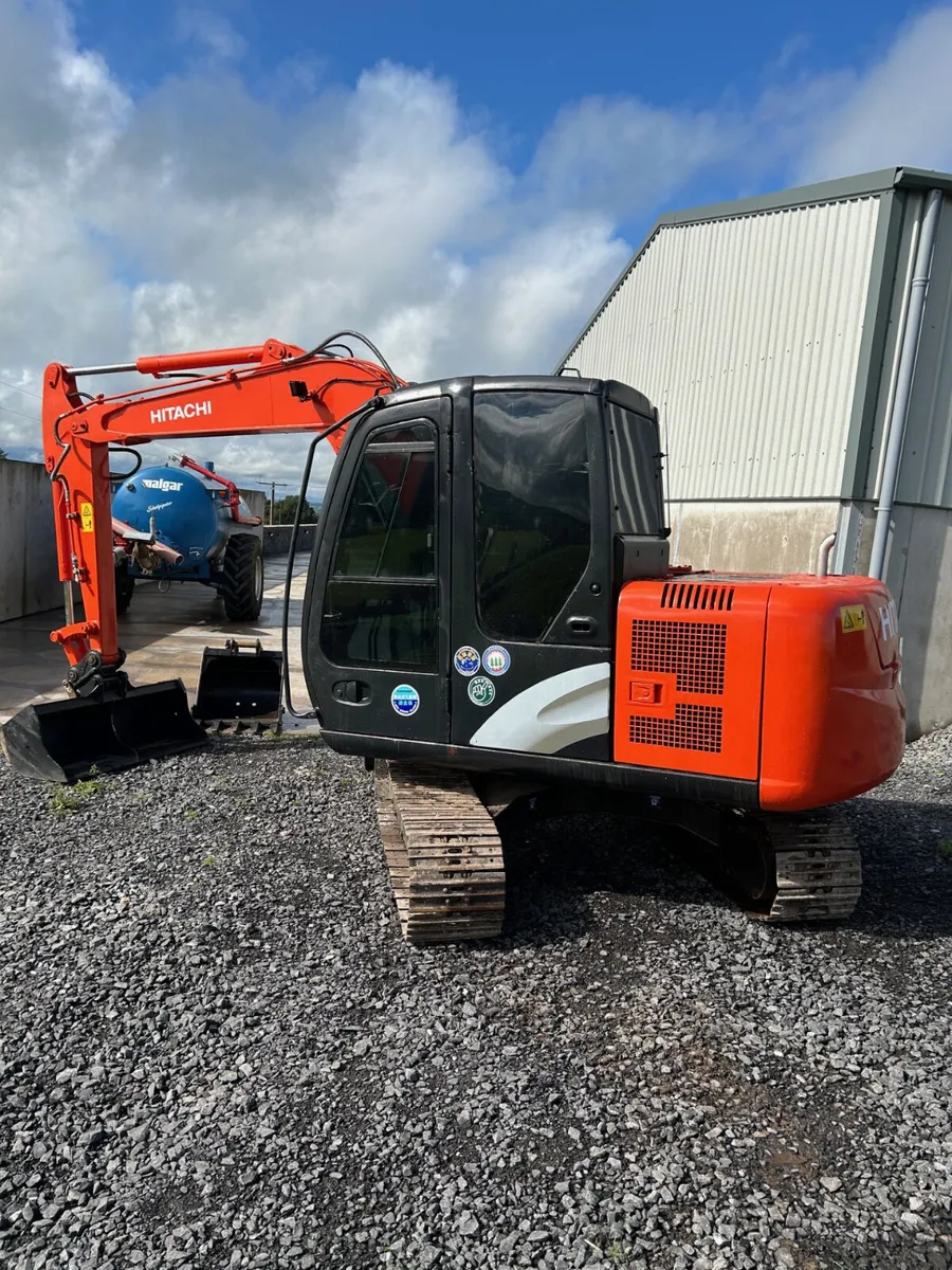 (2013) Hitachi Zaxis 60 C/W Hitch + x2 Buckets - Image 4