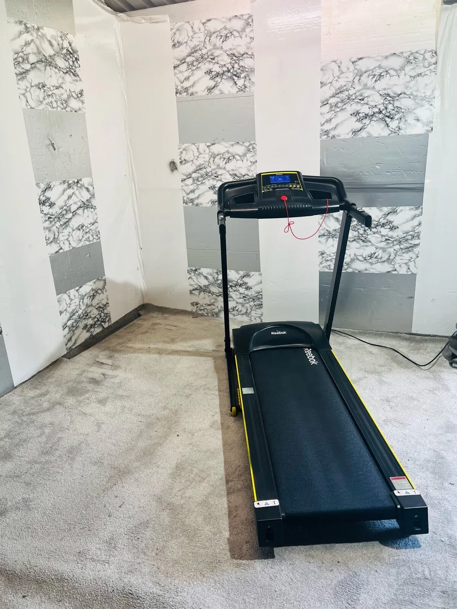 REEBOK INCLINE MOTORISED TREADMILL - Image 4
