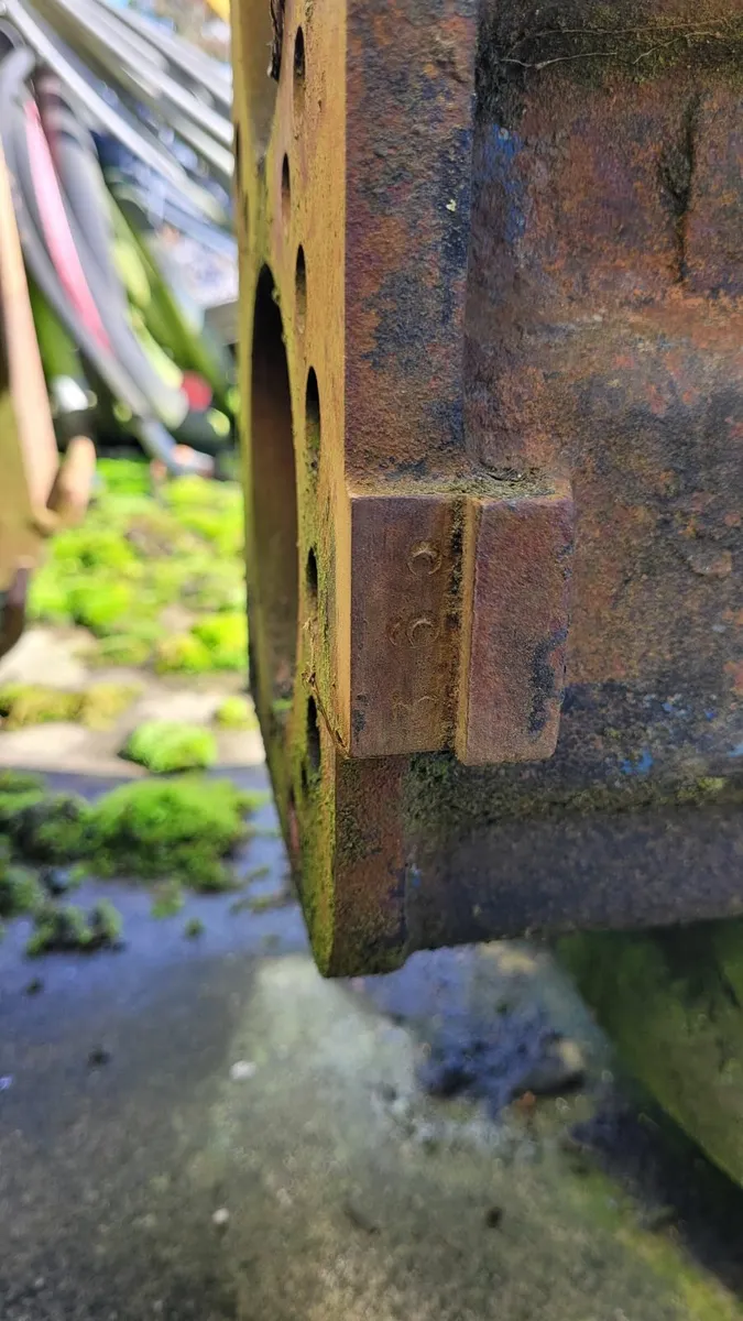 Vintage ford 365 engine block - Image 1