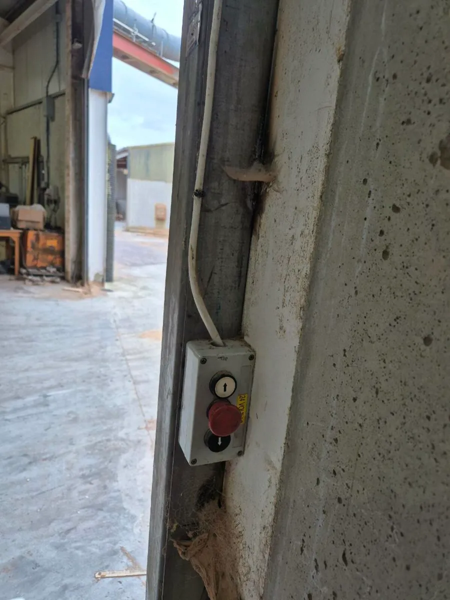 Roller shutter door - Image 3