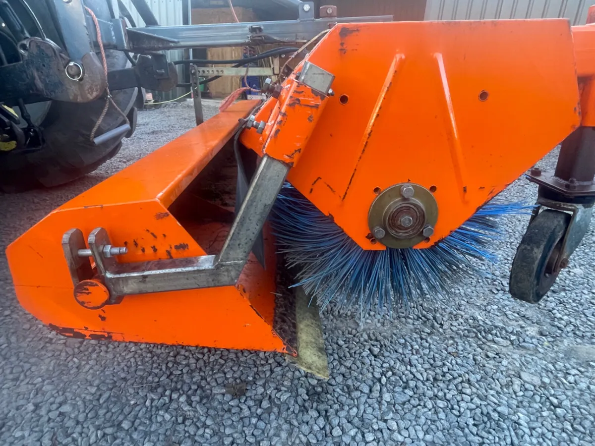 Yard brush sweeper/collector 7ft 6” - Image 4