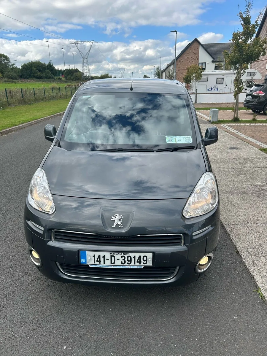 141 PEUGEOT PARTNER WHEELCHAIR €9,950 61km - Image 2