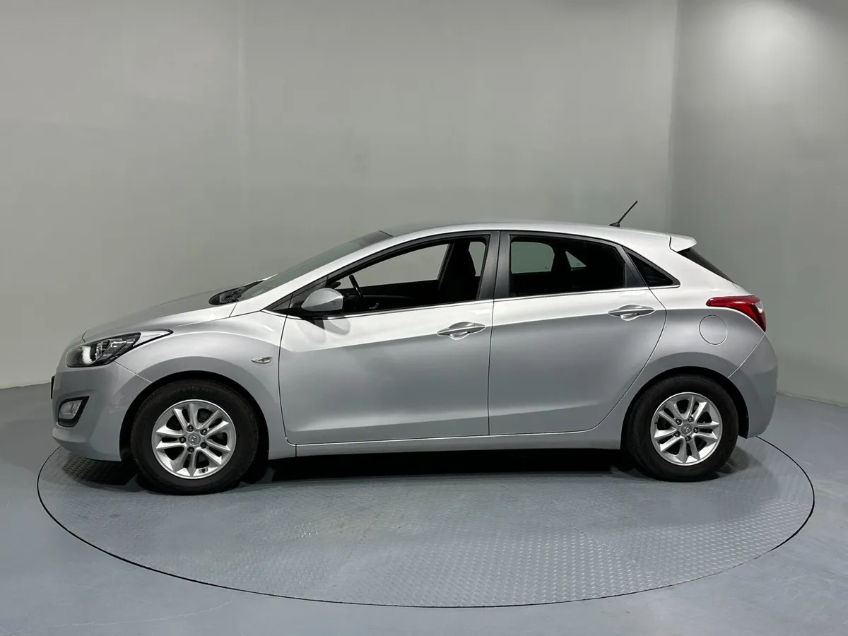 Hyundai i30 1.6 Crdi Just 52,500 Miles 152 - Image 4