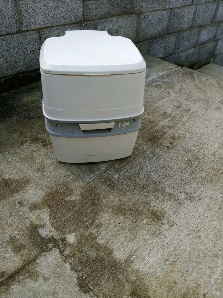 Porta potty - Image 1