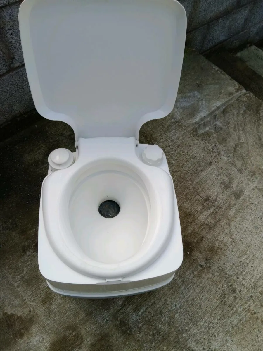Porta potty - Image 2
