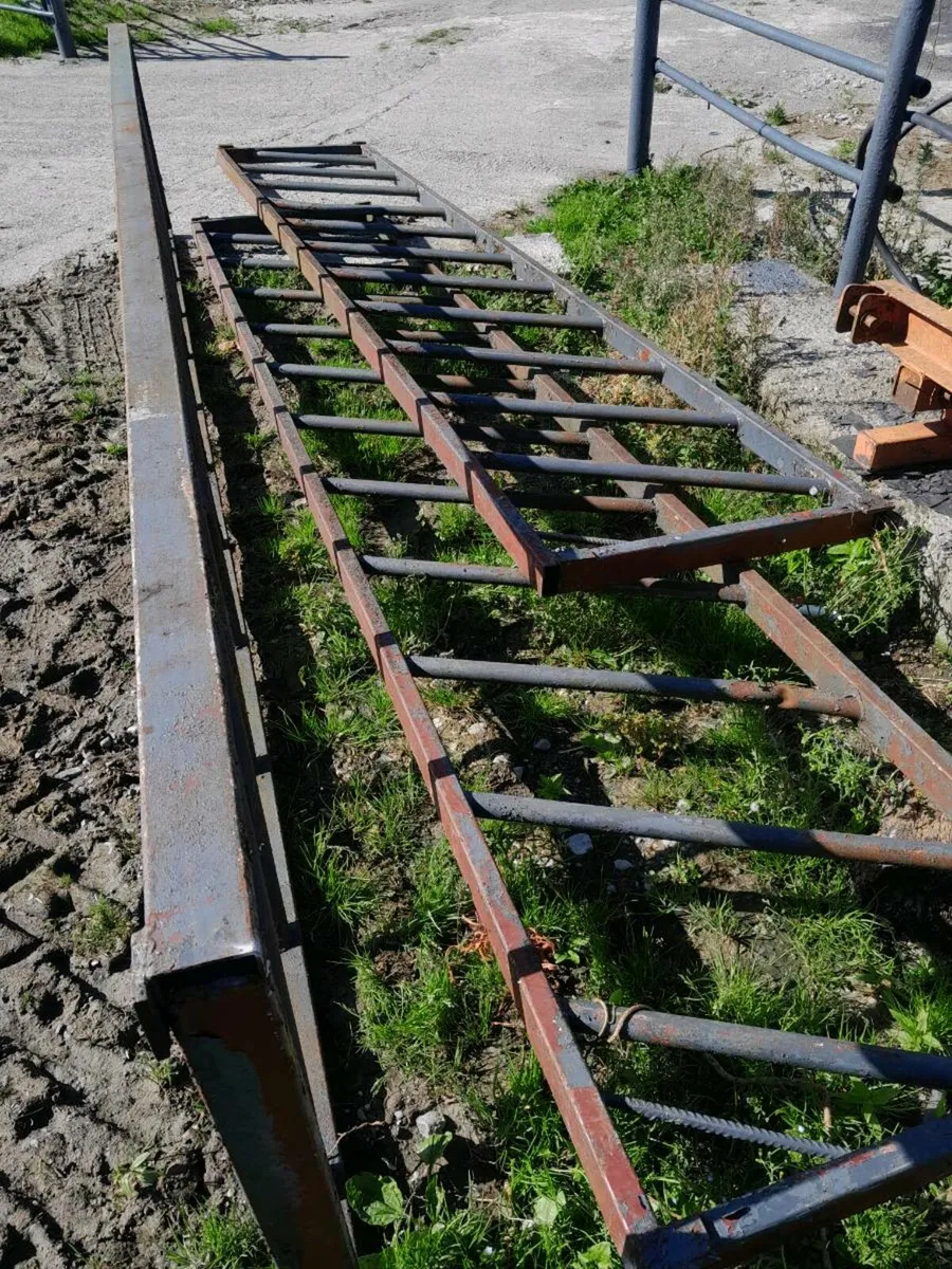 FEEDING BARRIERS - Image 1