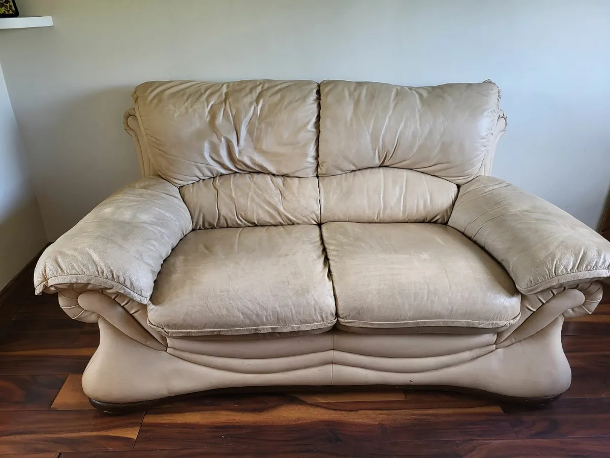 2 seater couch - Image 1