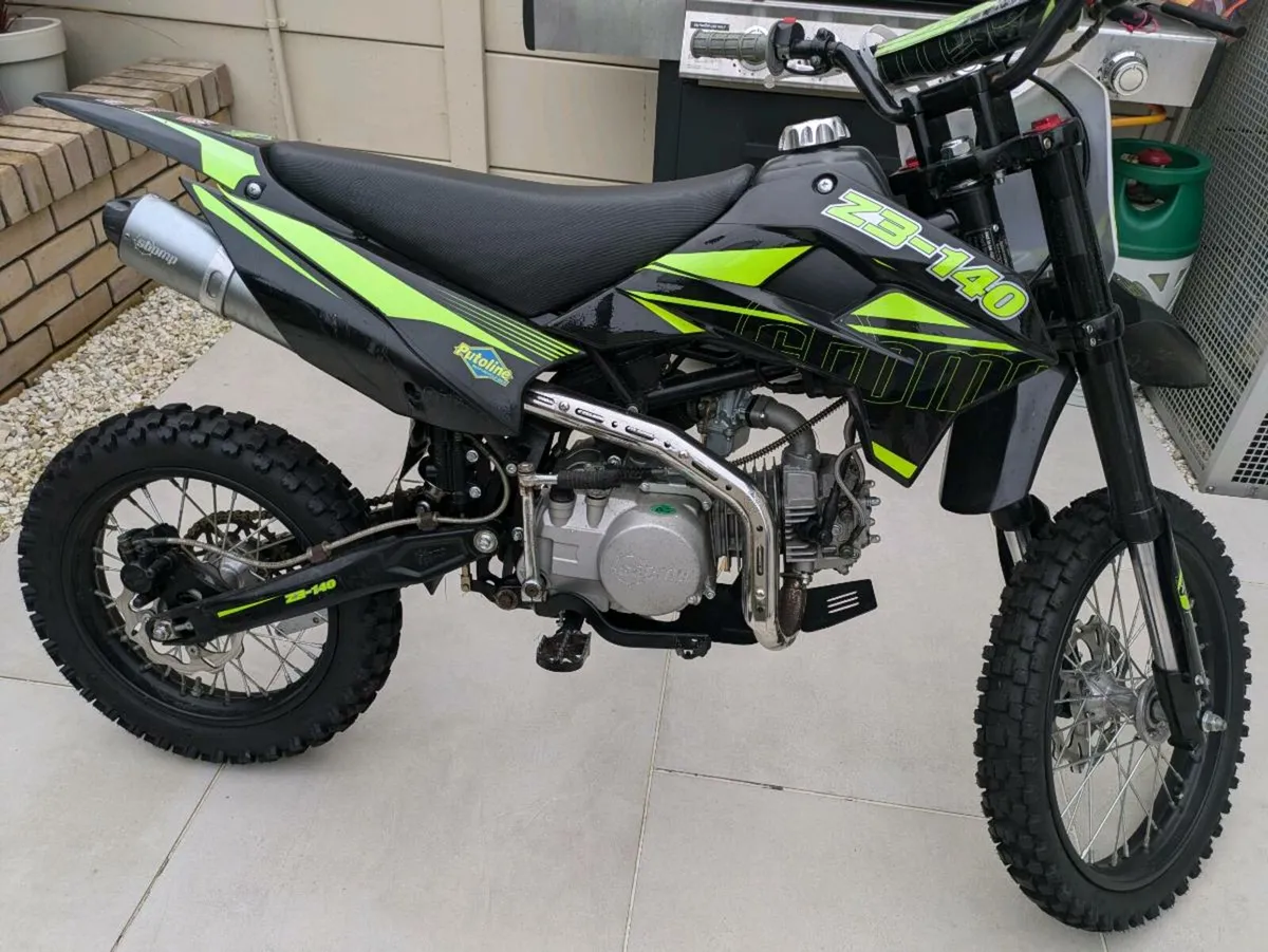 Stomp 140cc Big Wheel Pitbike - Image 3