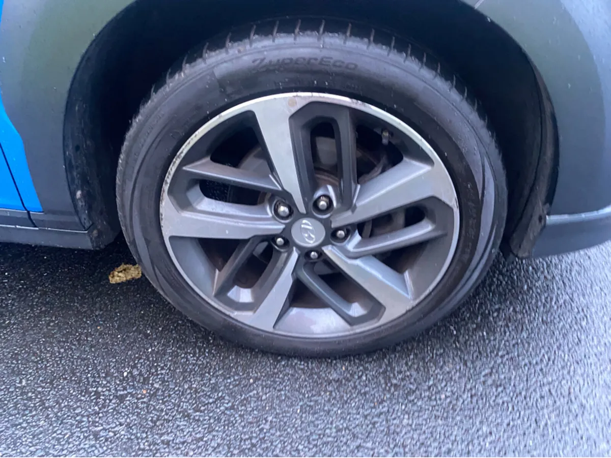 Hyundai KONA PREMIUM - Image 3