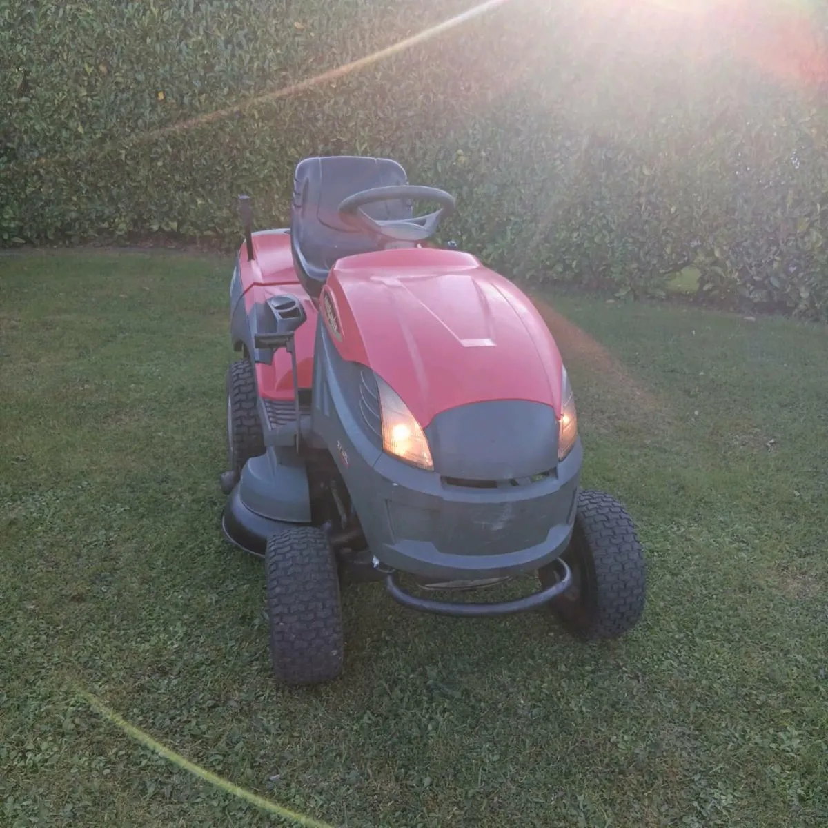 Castlegarden hydrostatic 17.5hp Briggs engine - Image 1