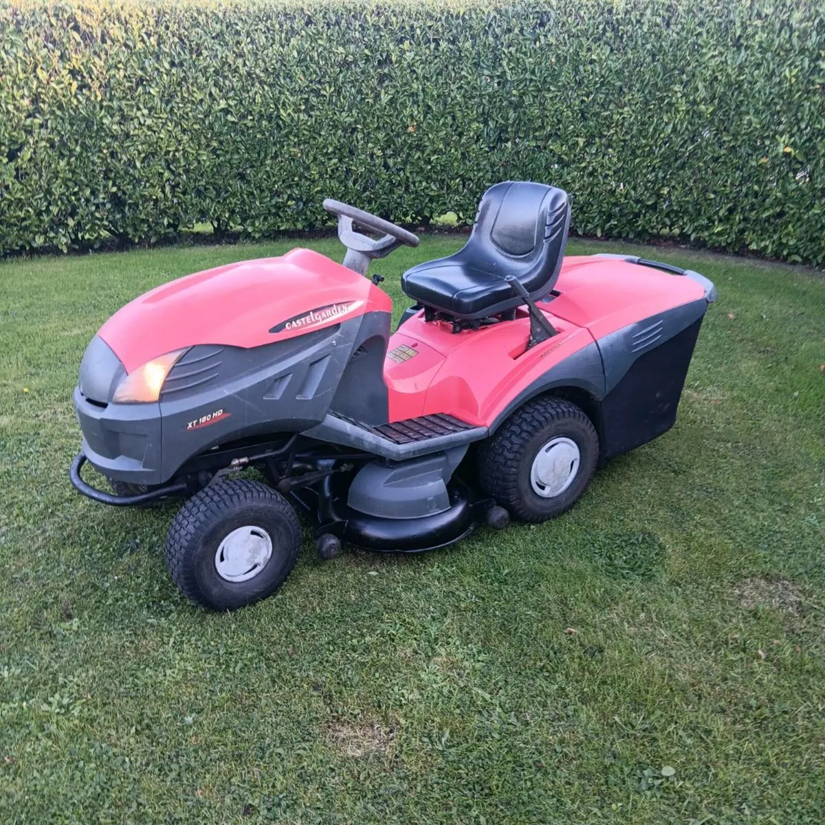 Castlegarden hydrostatic 17.5hp Briggs engine - Image 3