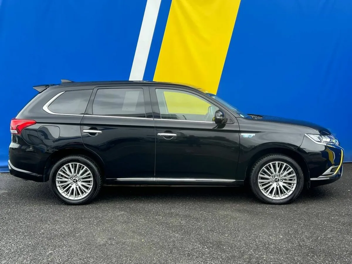 Mitsubishi Outlander 4WD 2.4 PLUG-IN HYBRID AUTO / - Image 2