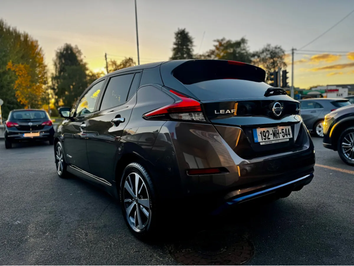 Nissan Leaf 40K EV SV 40KW '18 5DR AUTO 4DR - Image 3