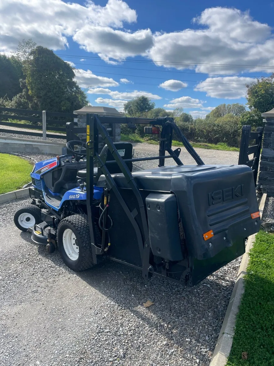 Iseki SXG19 high tip lawnmower - Image 3