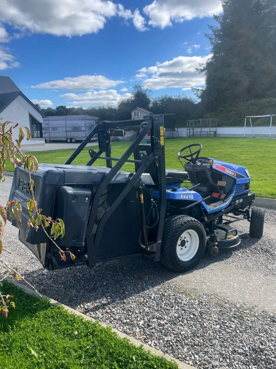 Iseki SXG19 high tip lawnmower - Image 4