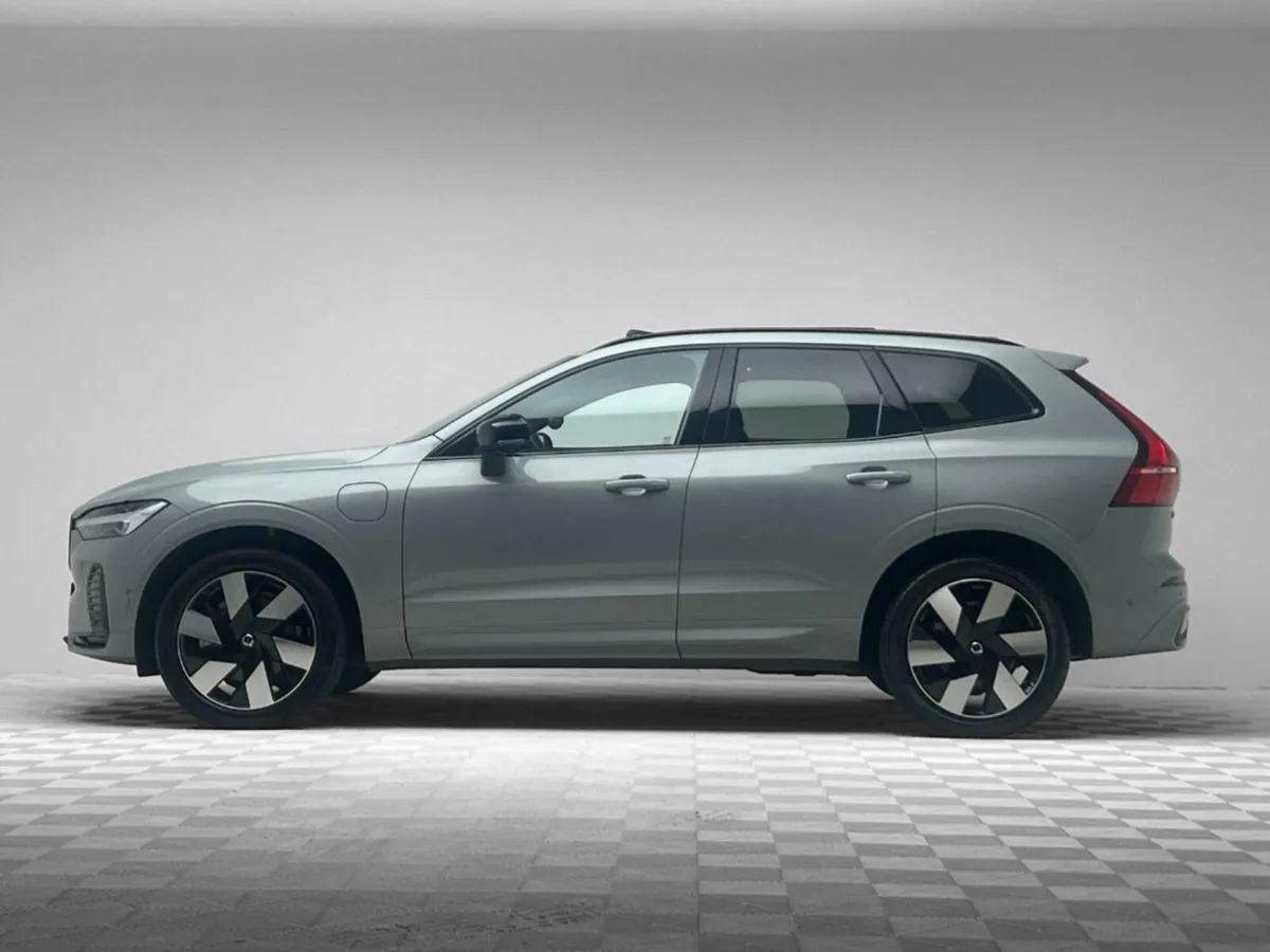 Volvo XC60 PLUS T6 RECHARGE - Image 4