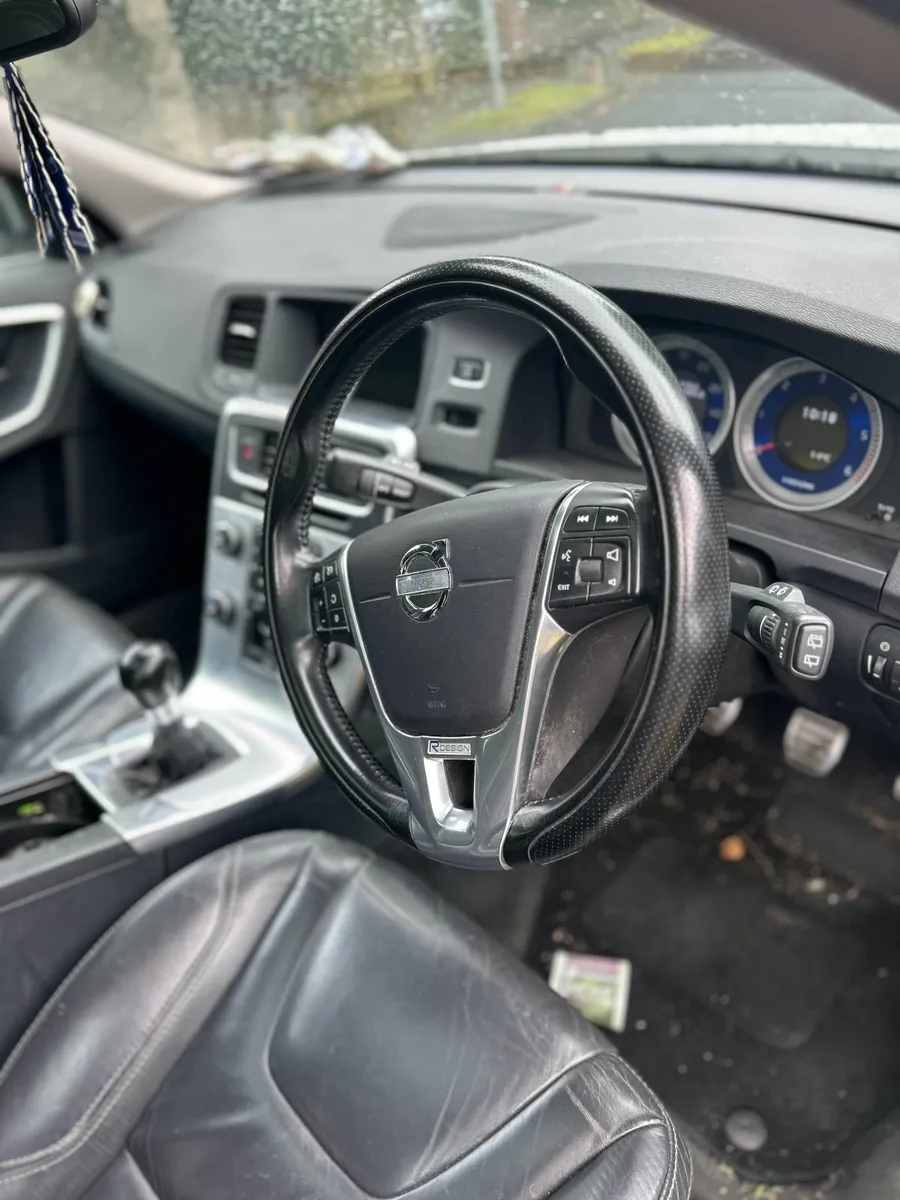 Volvo V60 2012 - Image 2