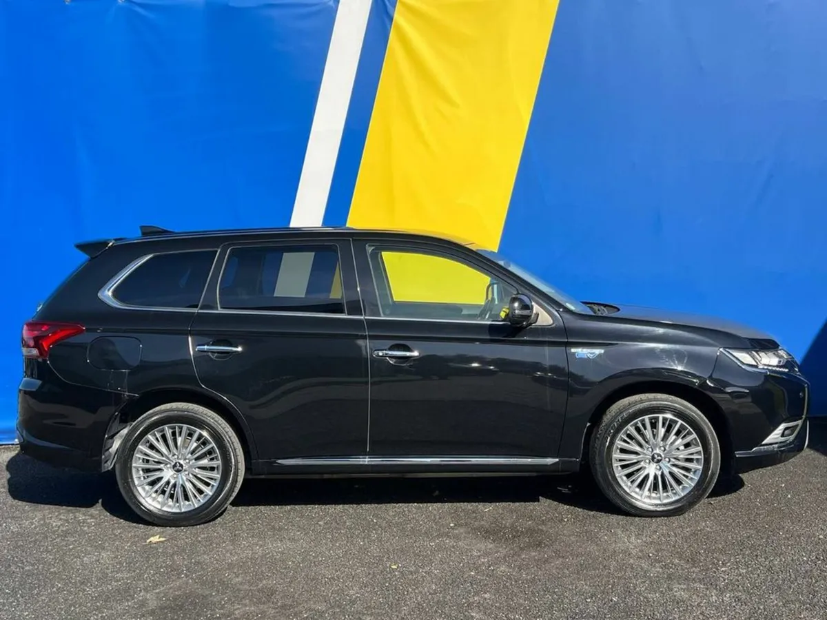 Mitsubishi Outlander 4WD 2.4 PLUG-IN HYBRID AUTO / - Image 2