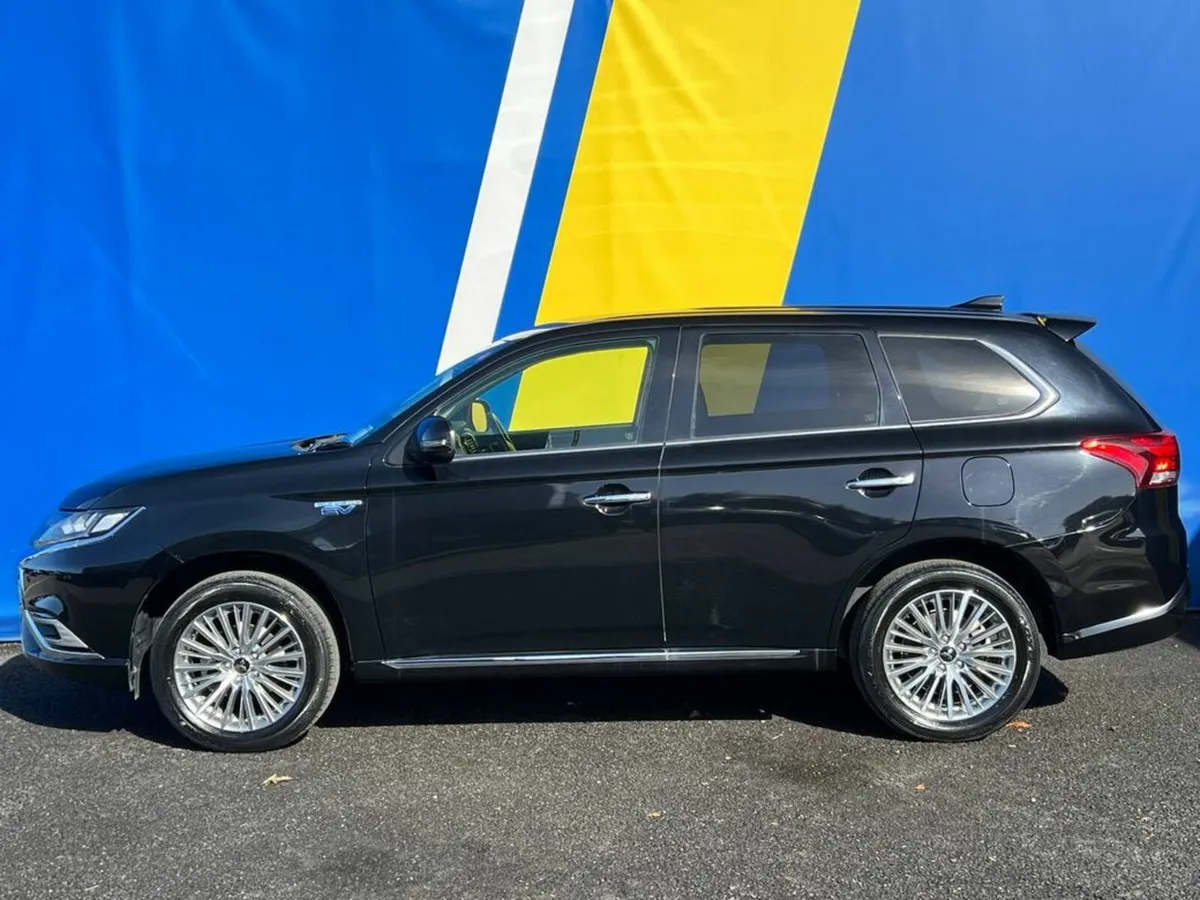 Mitsubishi Outlander 4WD 2.4 PLUG-IN HYBRID AUTO / - Image 3