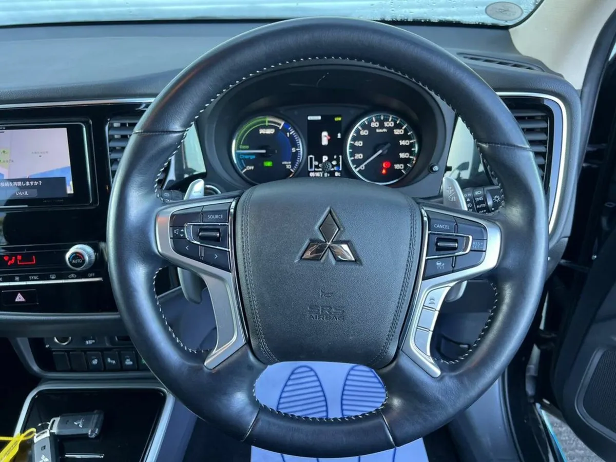 Mitsubishi Outlander 4WD 2.4 PLUG-IN HYBRID AUTO / - Image 4