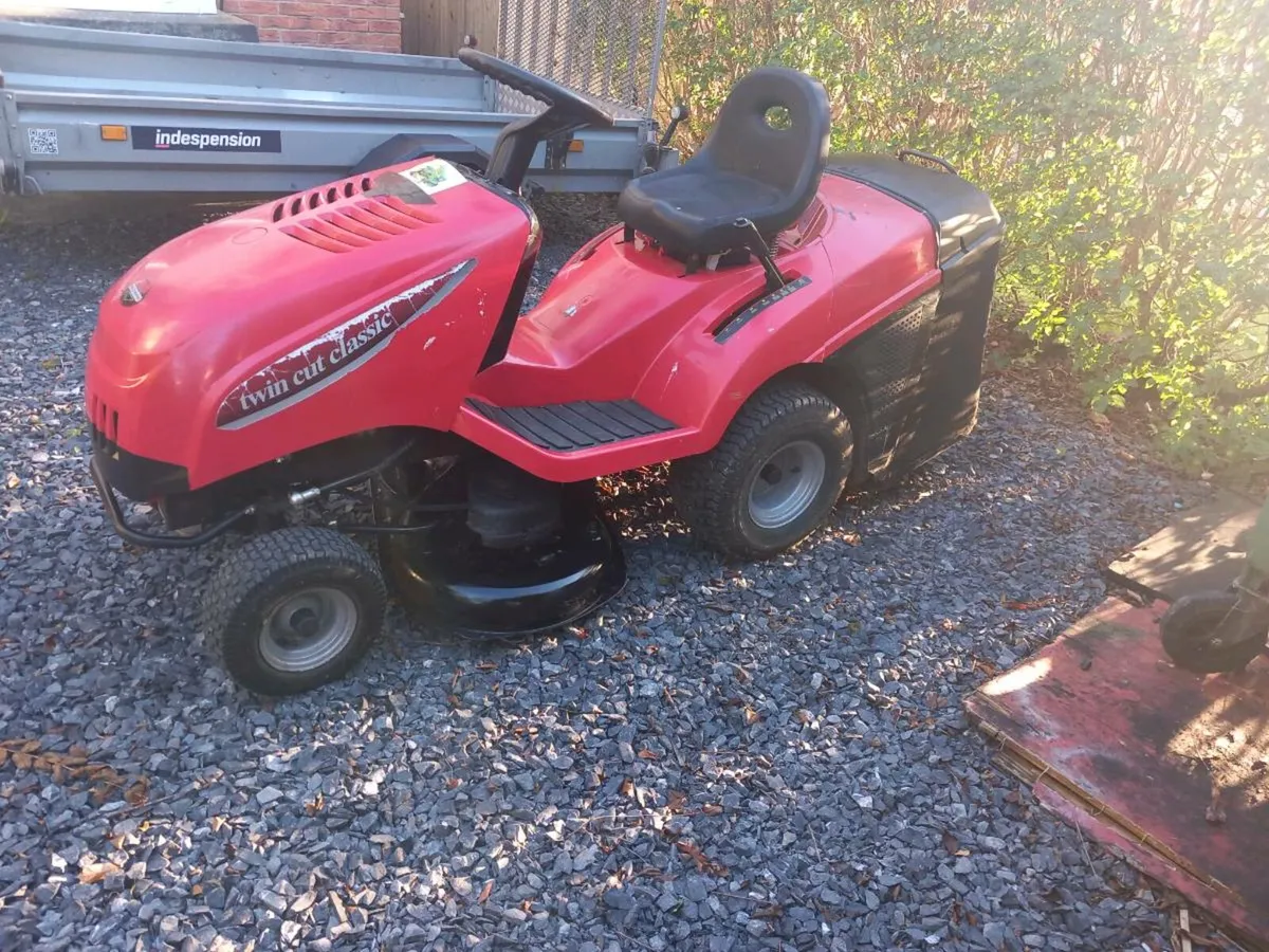 Ride on lawnmower - Image 2