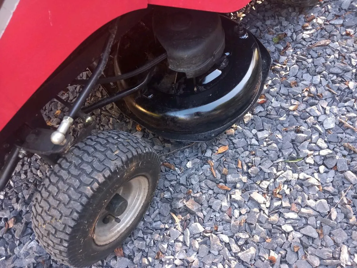 Ride on lawnmower - Image 3