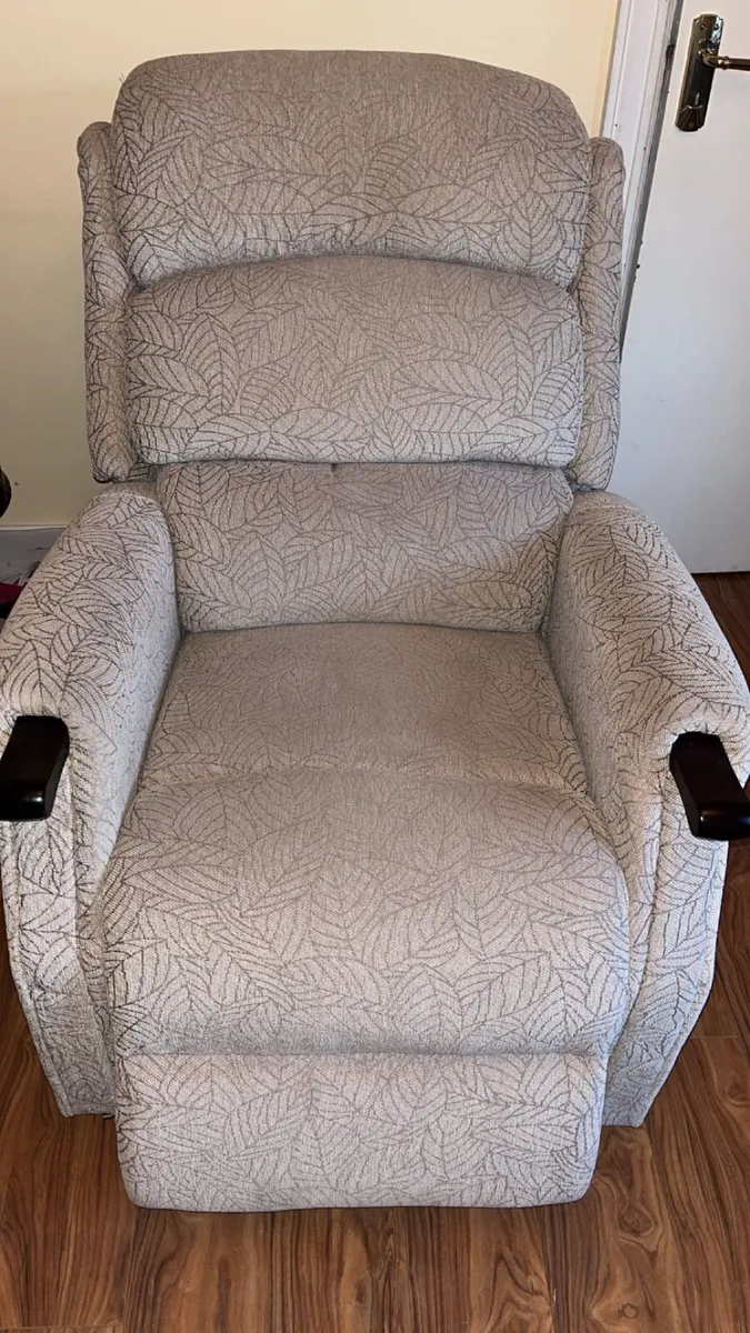 Orthopedic forward tilt/riser/recliner chair - Image 1